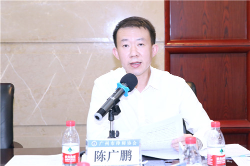 陈广鹏主任主持会议